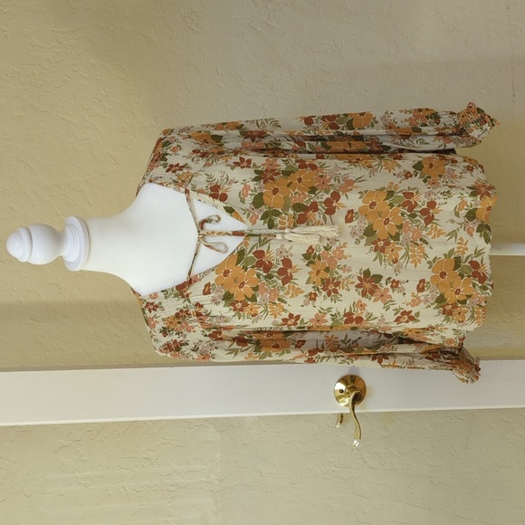 cupcakes & cashmere Tops - Cupcakes & Cashmere V Neck Floral Peasant Blouse with Tie Tassels Size XS